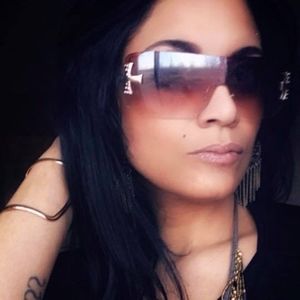 Meet your Posher, Dana